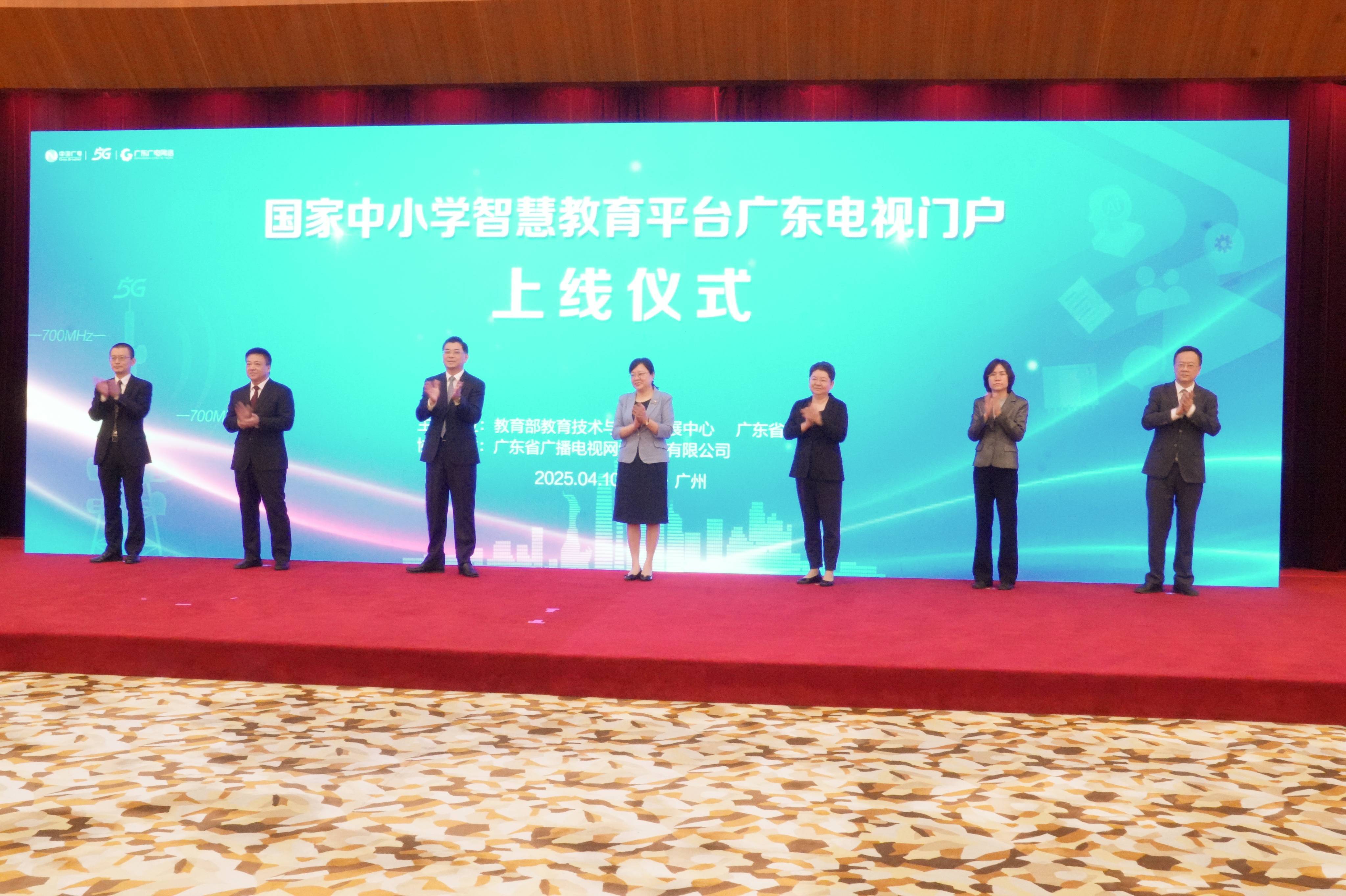 开云官方-数字化训练平台在青少年中普及，提升青训水平