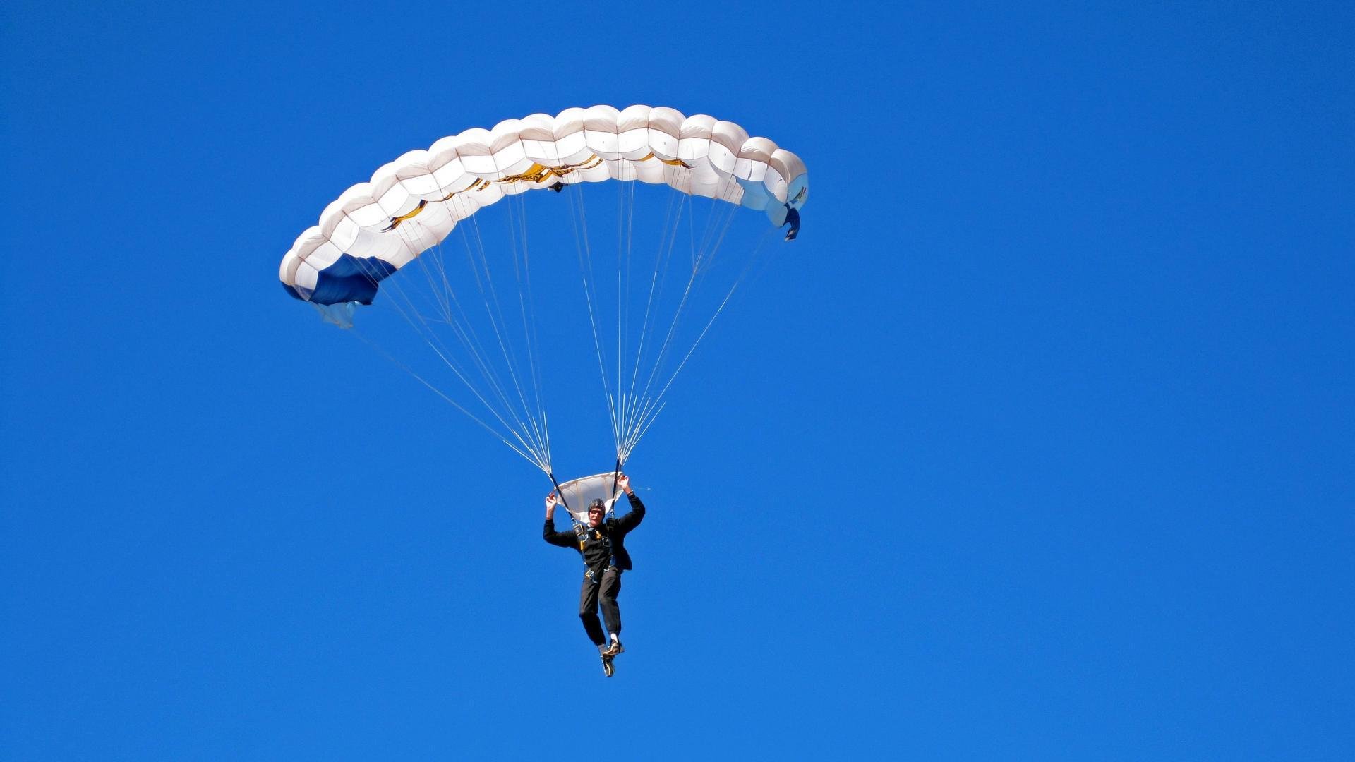 关注——足球裁判员职业发展路径逐步完善，足球裁判员主要职责